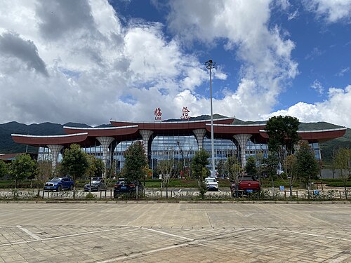 Lincang Airport (LNJ)