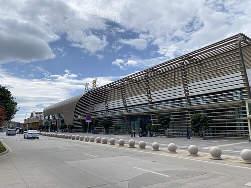 Dali Fengyi Airport (DLU)