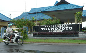 Trunojoyo Airport (SUP)