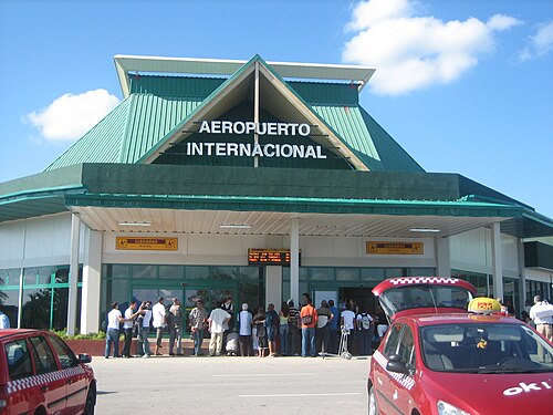 Frank País Airport (HOG)