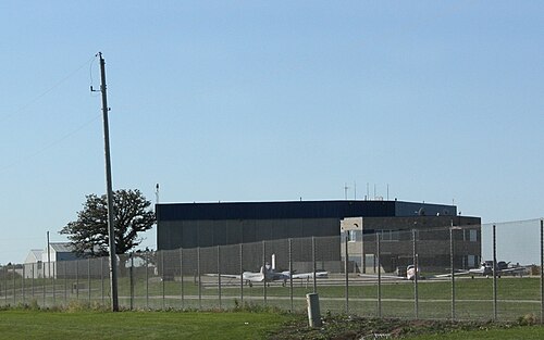 Dodge County Airport (UNU)