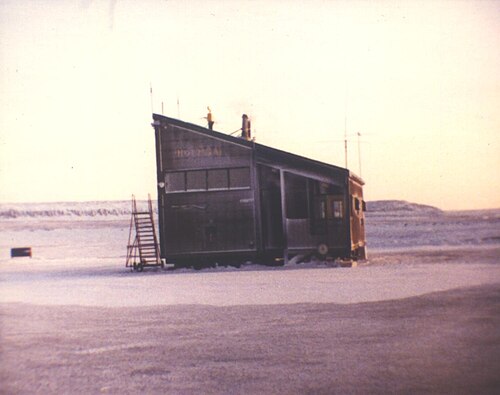 Ulukhaktok/Holman Airport (YHI)