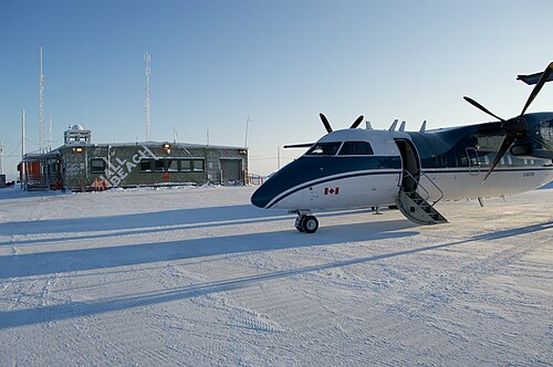 Hall Beach Airport (YUX)